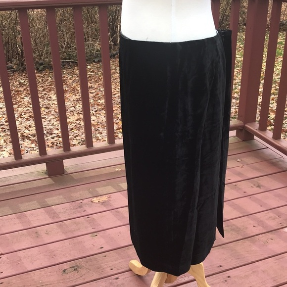 ESCADA Size 42 black velvet pencil skirt - Picture 2 of 10